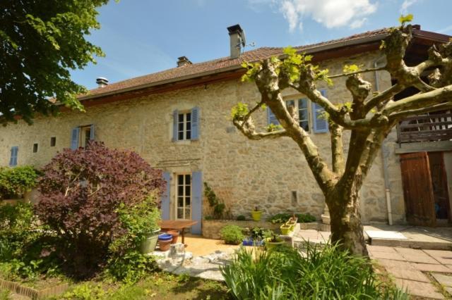 Maison Maliga J&G House Saint-Pierre-de-Curtille Exteriör bild